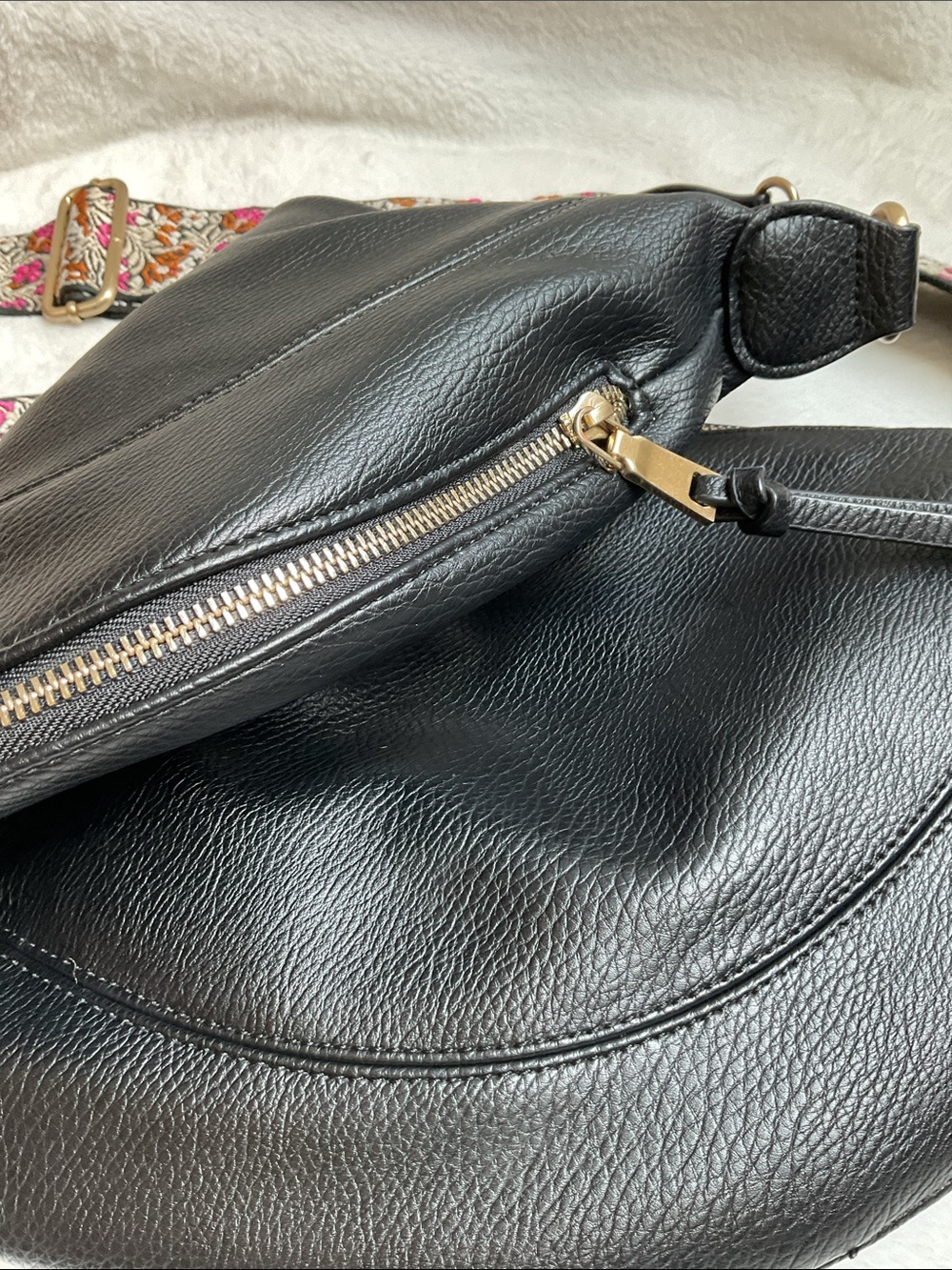 Anthropologie Urban Originals slouchy pebbled leather Crossbody Bag - Picture 4 of 11